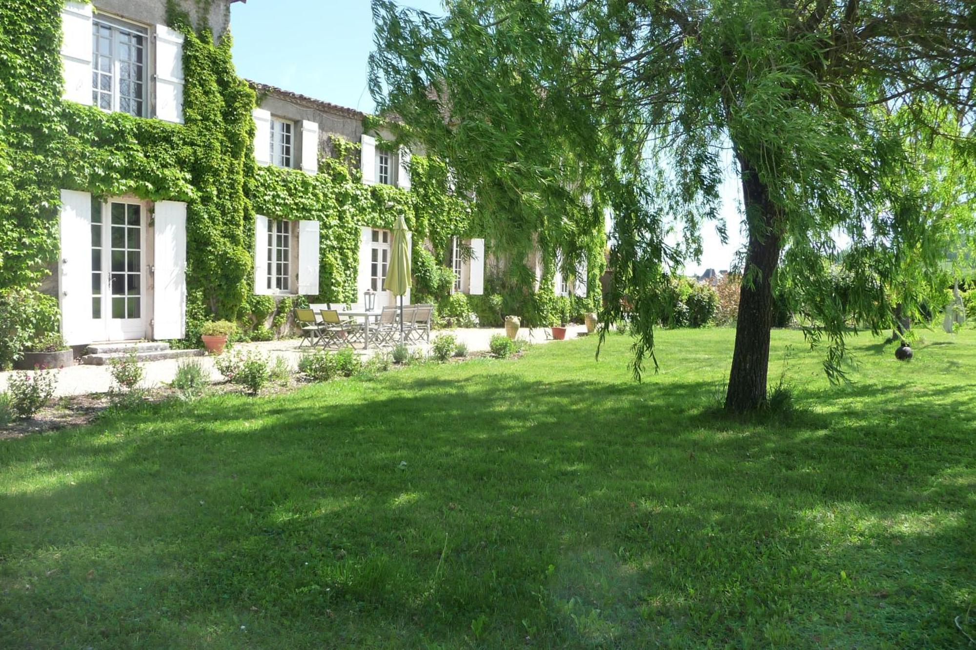 Domaine De La Queyssie Bed and Breakfast Saussignac Exteriör bild